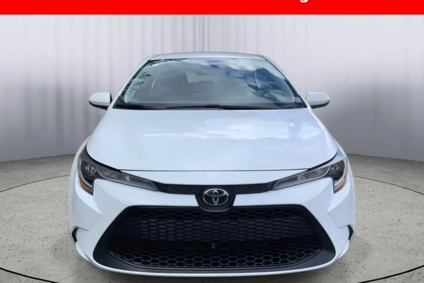 2020 Toyota Corolla LE photo 1