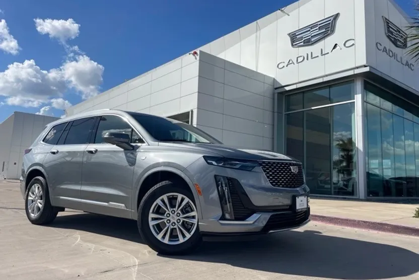 2025 Cadillac XT6 Luxury photo 1