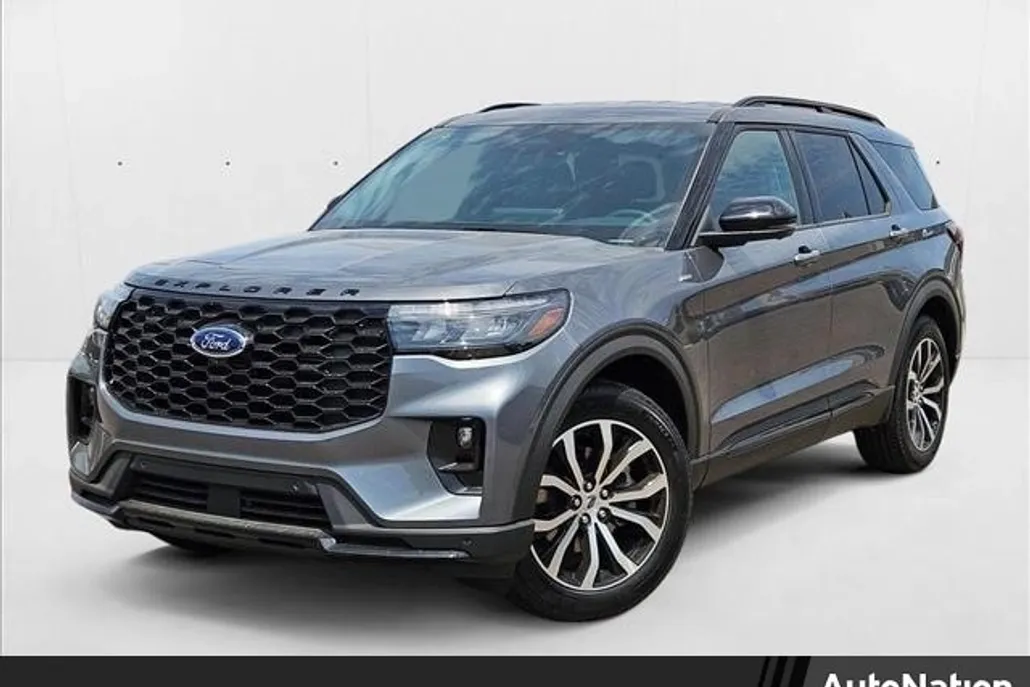 2025 Ford Explorer ST-Line photo 1
