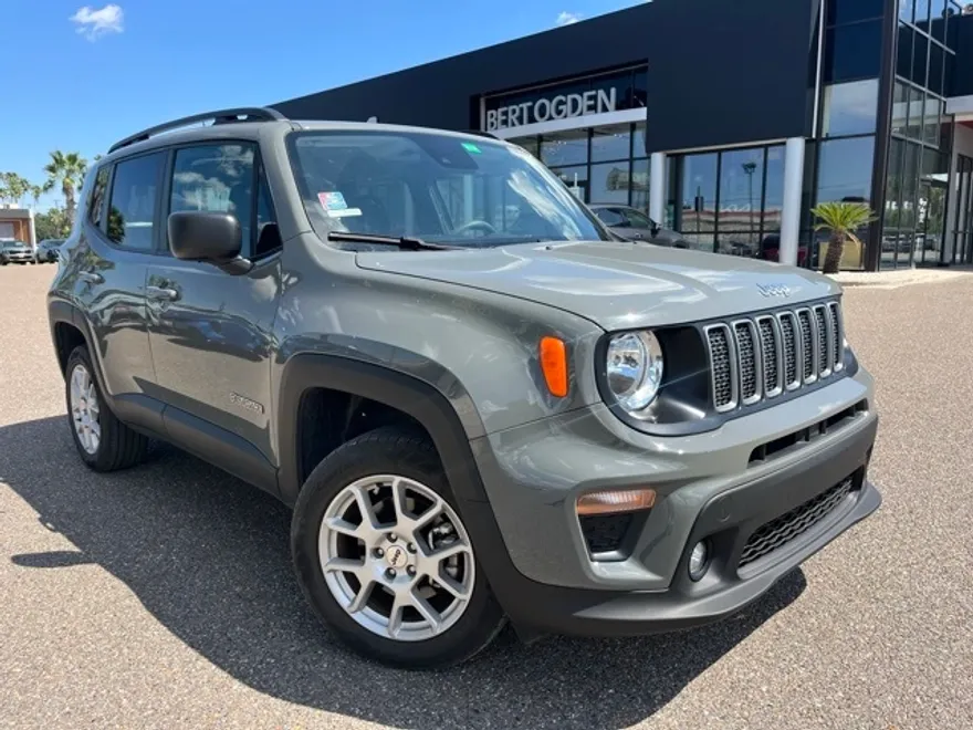 2022 Jeep Renegade Latitude photo 1