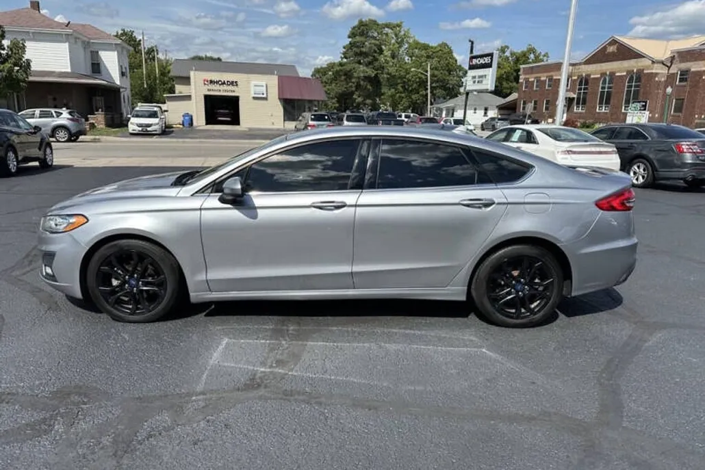 2020 Ford Fusion SE photo 1