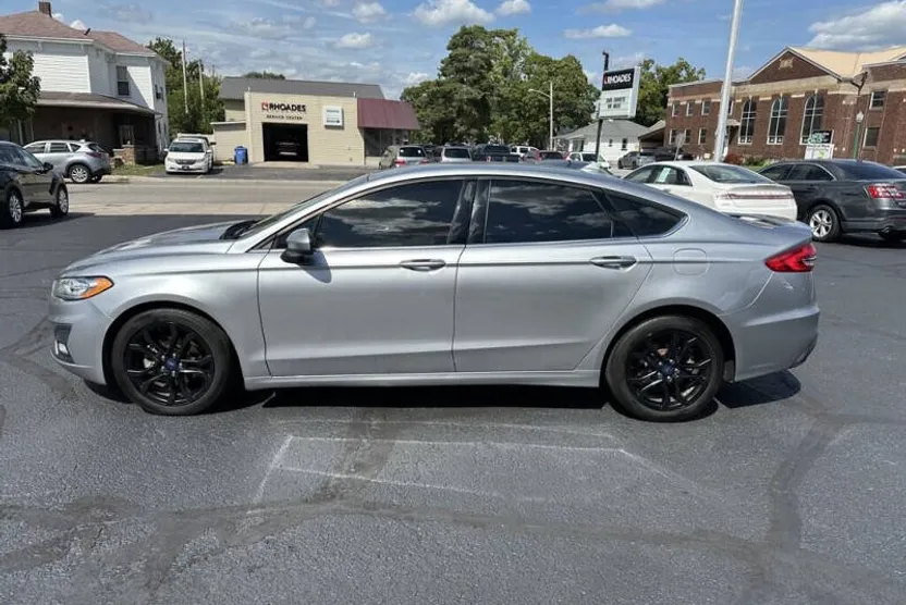 2020 Ford Fusion SE photo 1