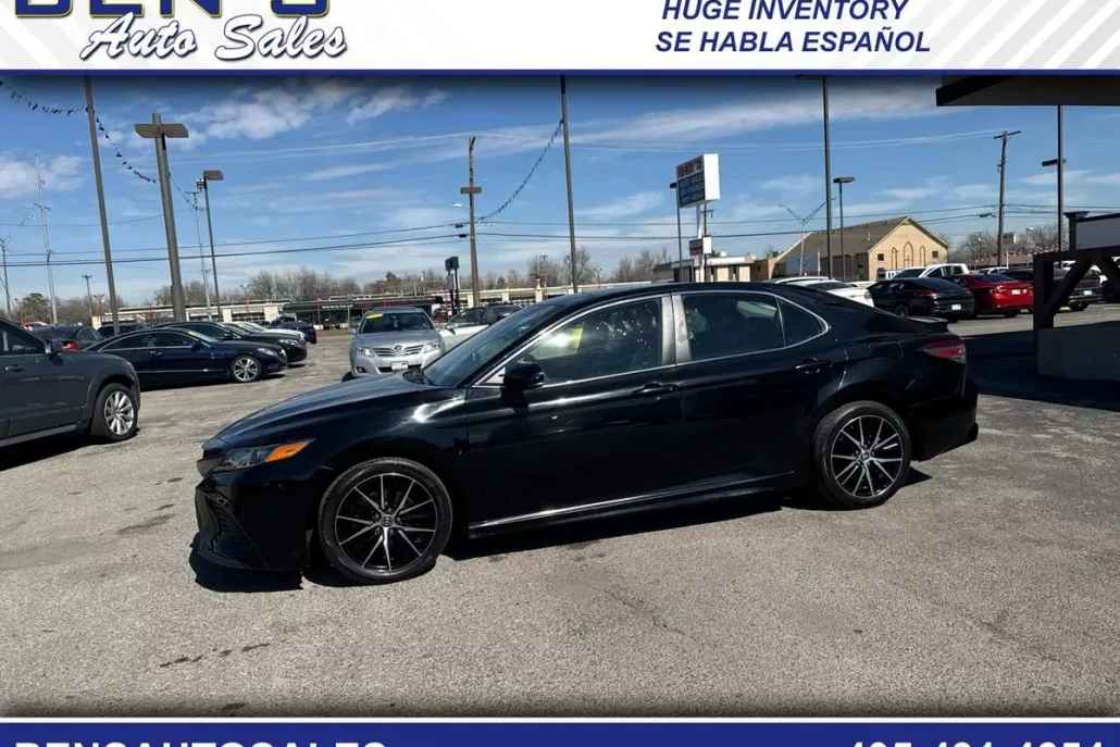 2018 Toyota Camry SE photo 1