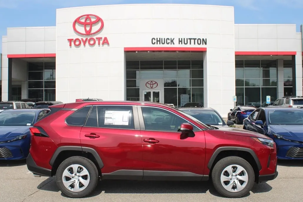 2025 Toyota RAV4 LE photo 1