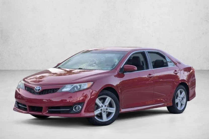 2014 Toyota Camry SE photo 1