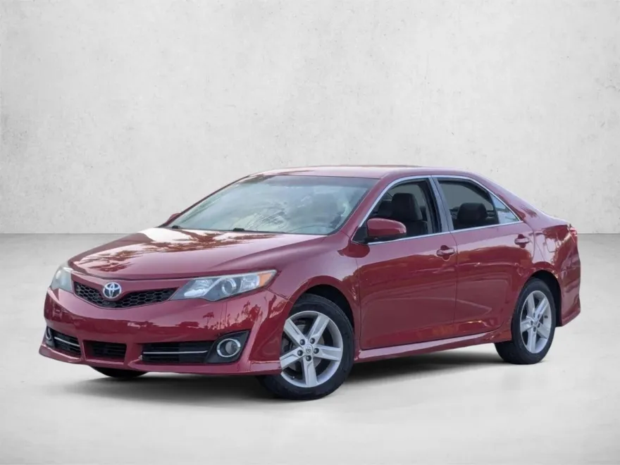 2014 Toyota Camry SE photo 1