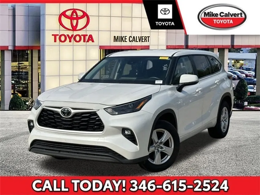 2024 Toyota Highlander LE photo 1