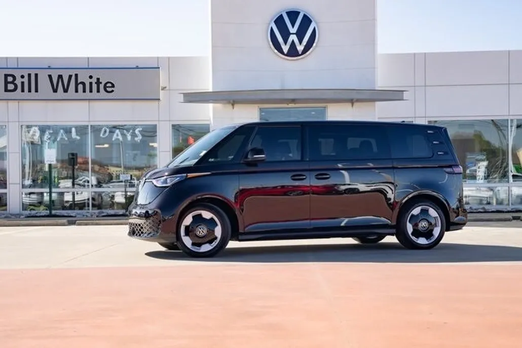 2025 Volkswagen ID. Buzz Pro S photo 1