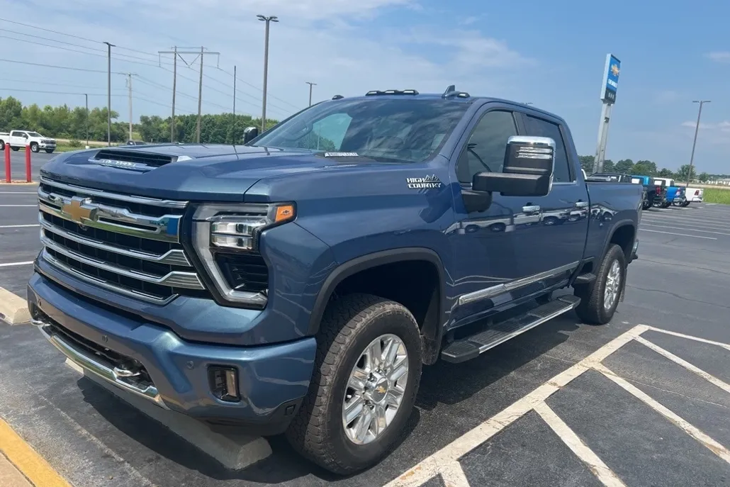 2025 Chevrolet Silverado 2500HD High Country photo 1