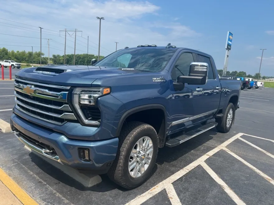2025 Chevrolet Silverado 2500HD High Country photo 1