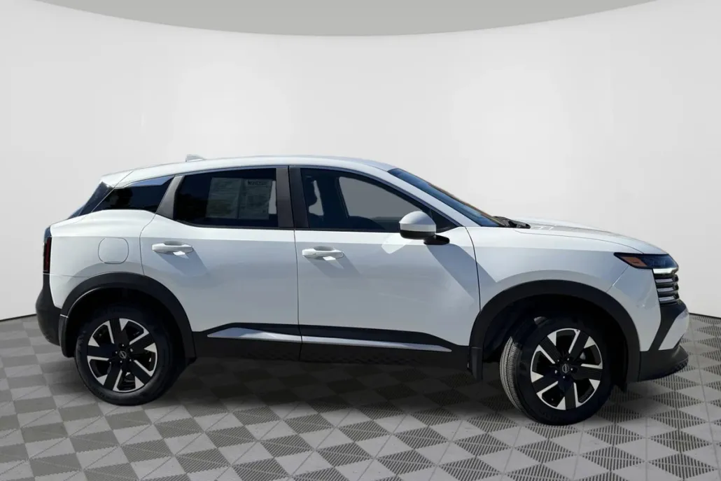 2025 Nissan Kicks SV photo 1