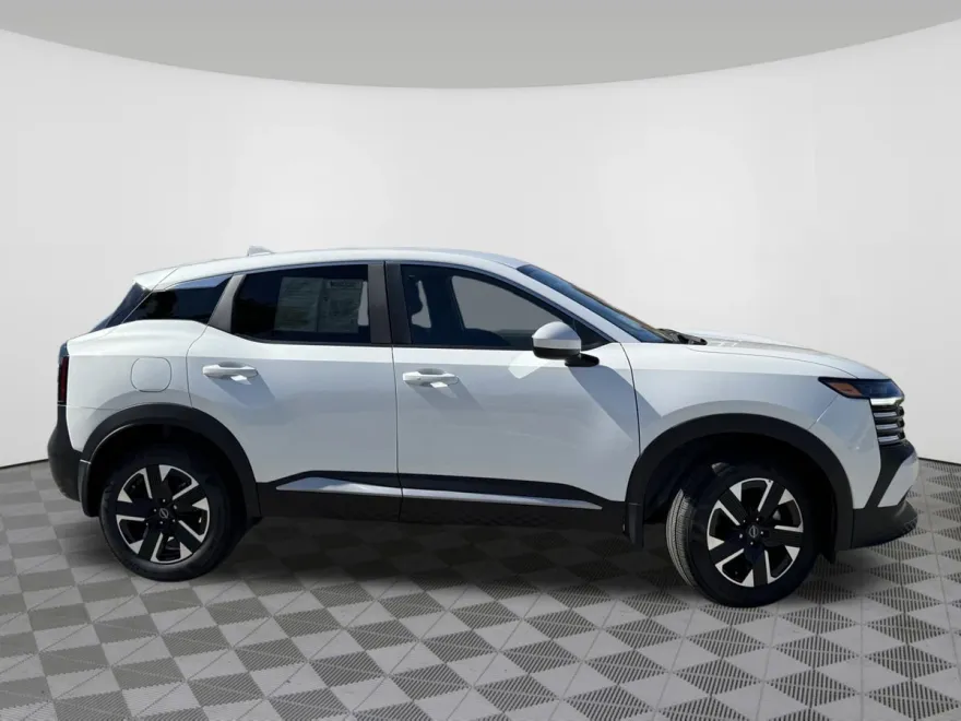 2025 Nissan Kicks SV photo 1
