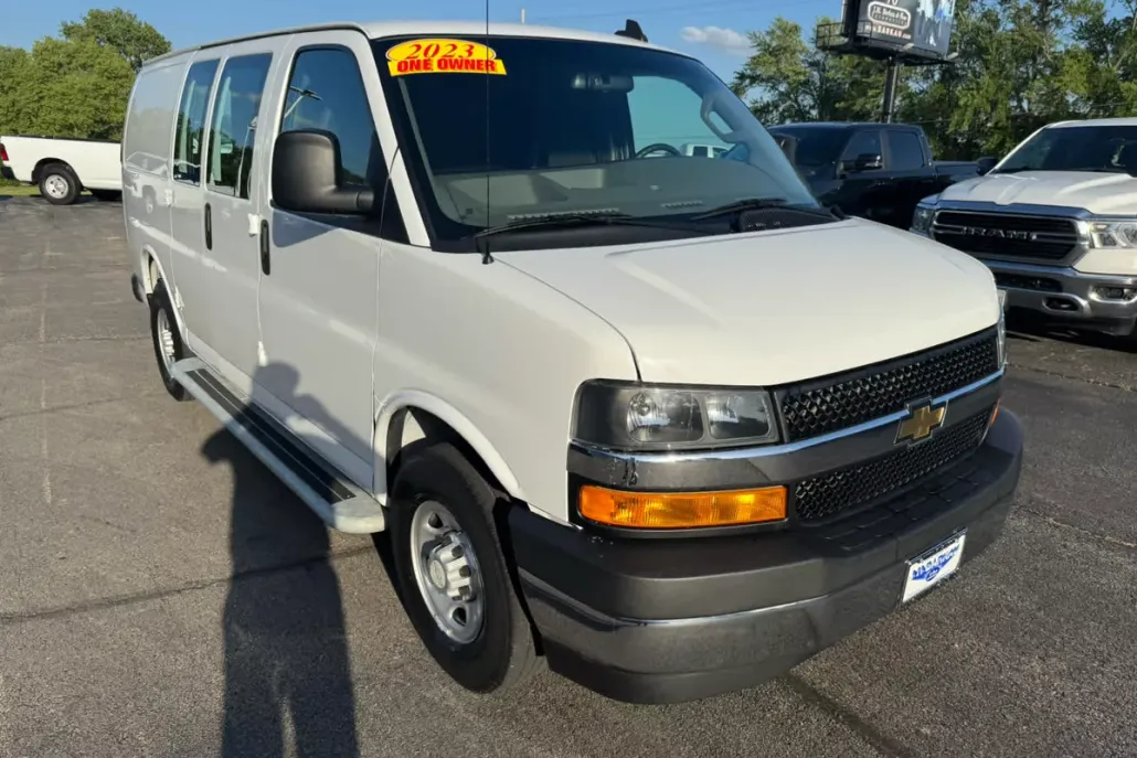 2023 Chevrolet Express 2500 Cargo photo 1