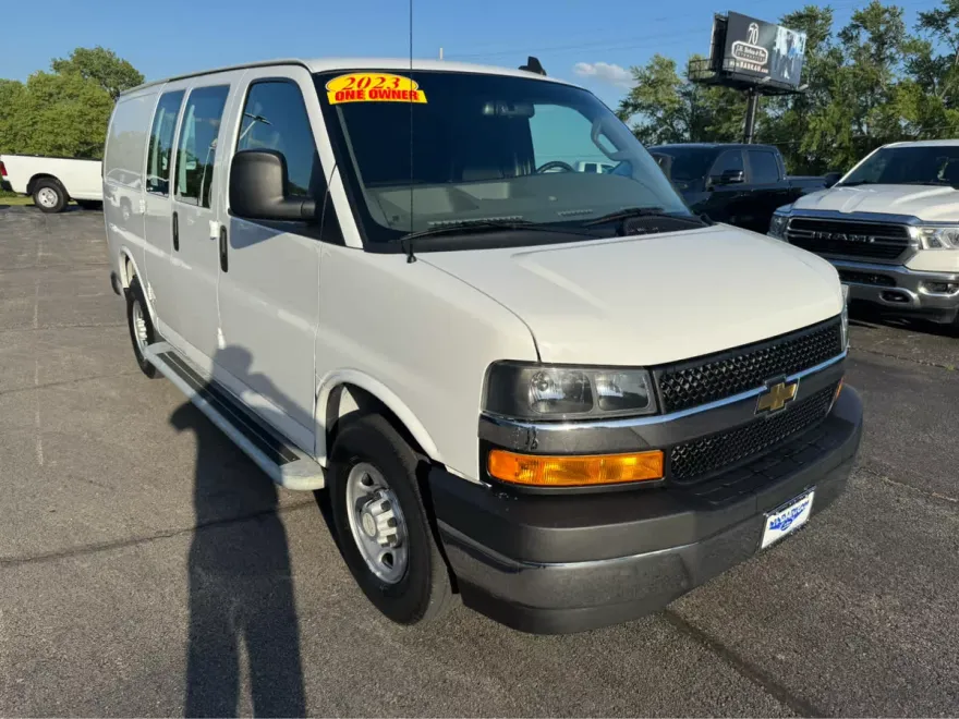 2023 Chevrolet Express 2500 Cargo photo 1