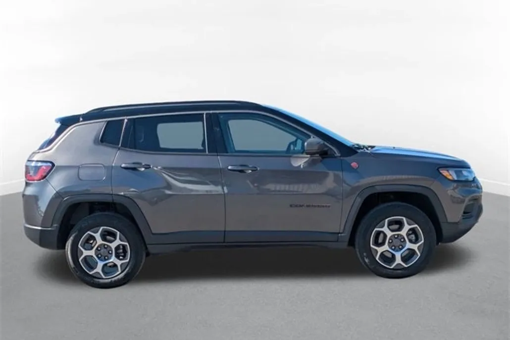2022 Jeep Compass Trailhawk photo 1
