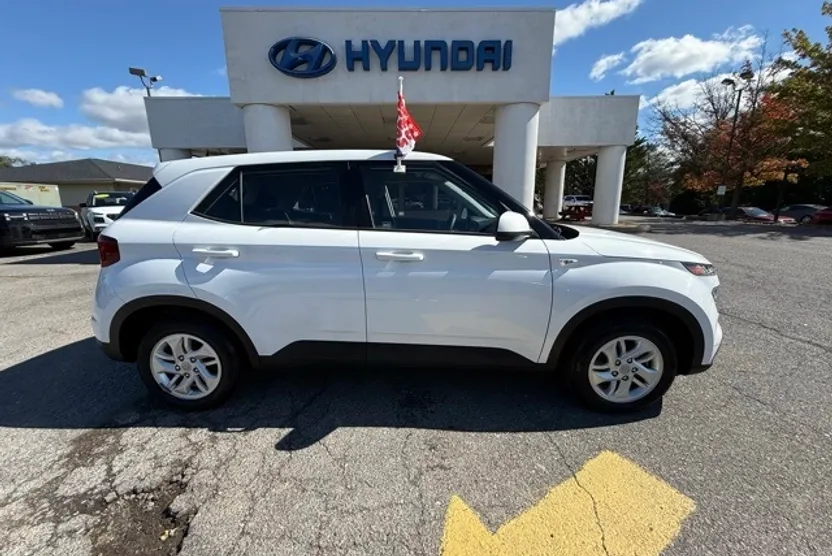 2021 Hyundai Venue SE photo 1