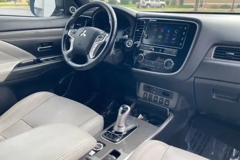 2019 Mitsubishi Outlander PHEV GT photo 1