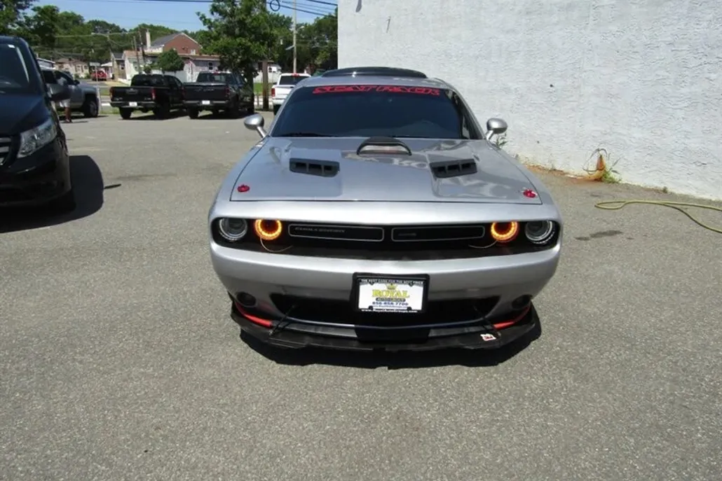 2016 Dodge Challenger SXT Plus photo 1