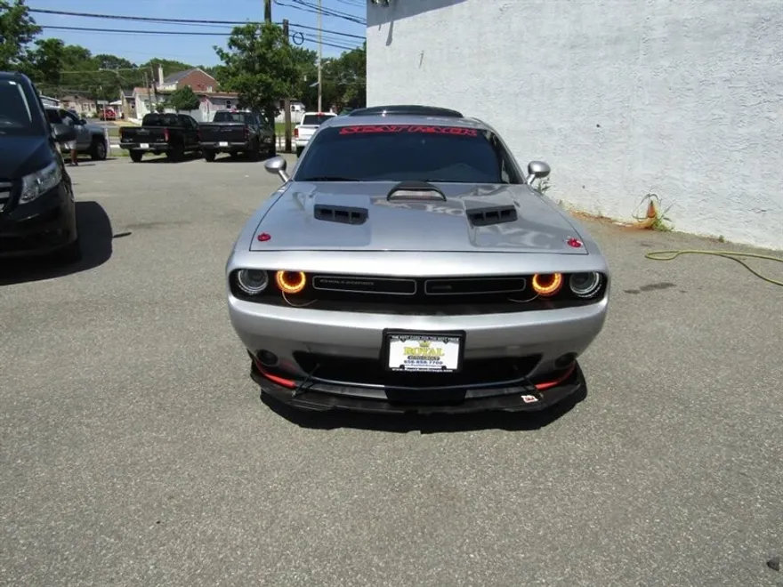 2016 Dodge Challenger SXT Plus photo 1