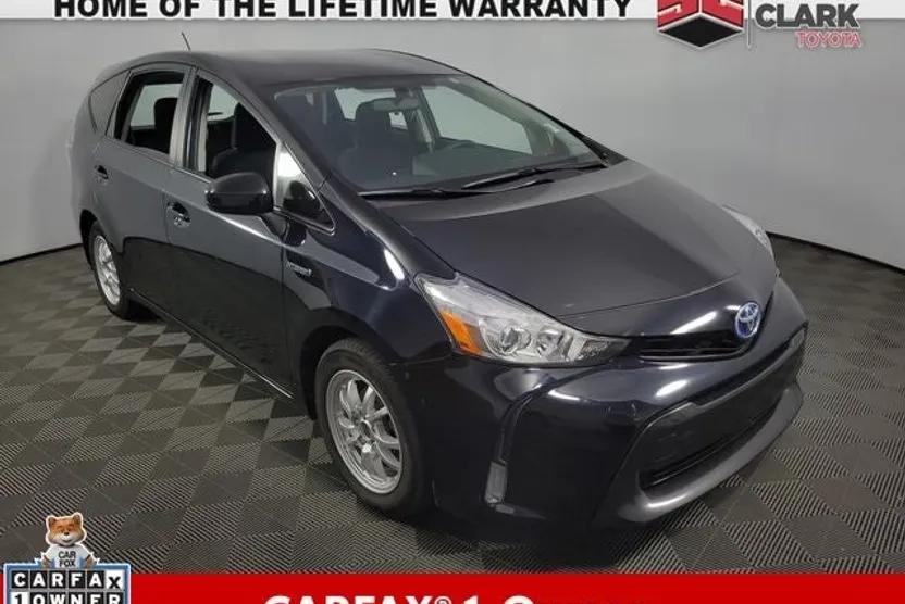 2017 Toyota Prius V Three photo 1