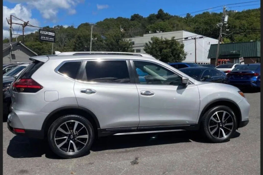 2017 Nissan Rogue Sport SV photo 1