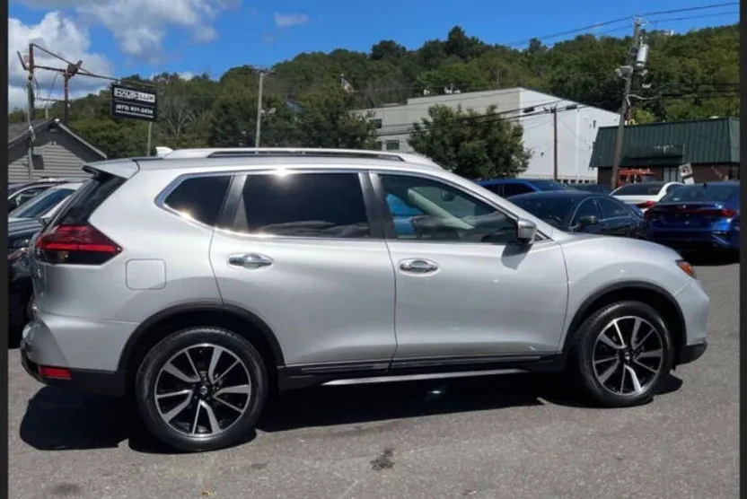 2017 Nissan Rogue Sport SV photo 1