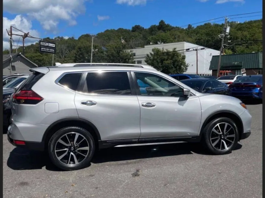 2017 Nissan Rogue Sport SV photo 1