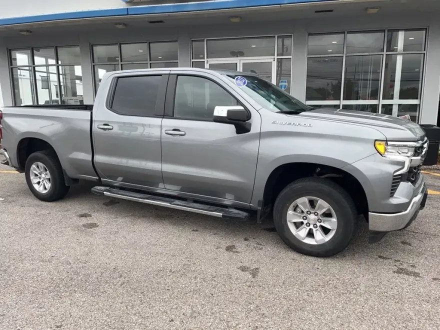 2023 Chevrolet Silverado 1500 LT photo 1