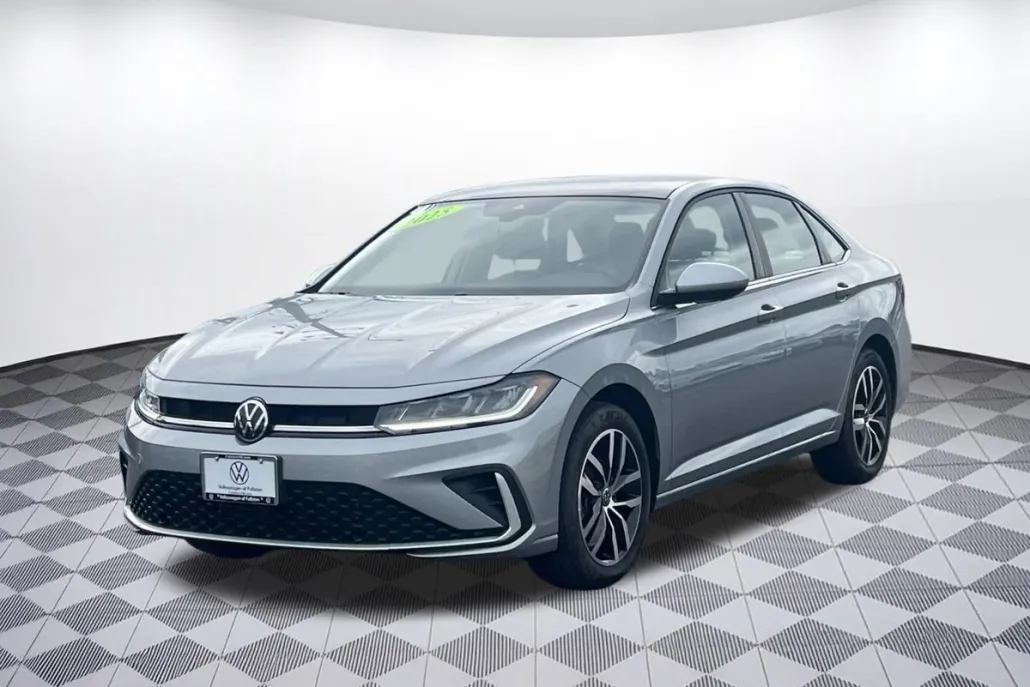 2025 Volkswagen Jetta SE photo 1