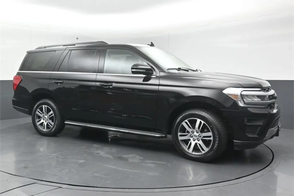 2022 Ford Expedition XLT photo 1