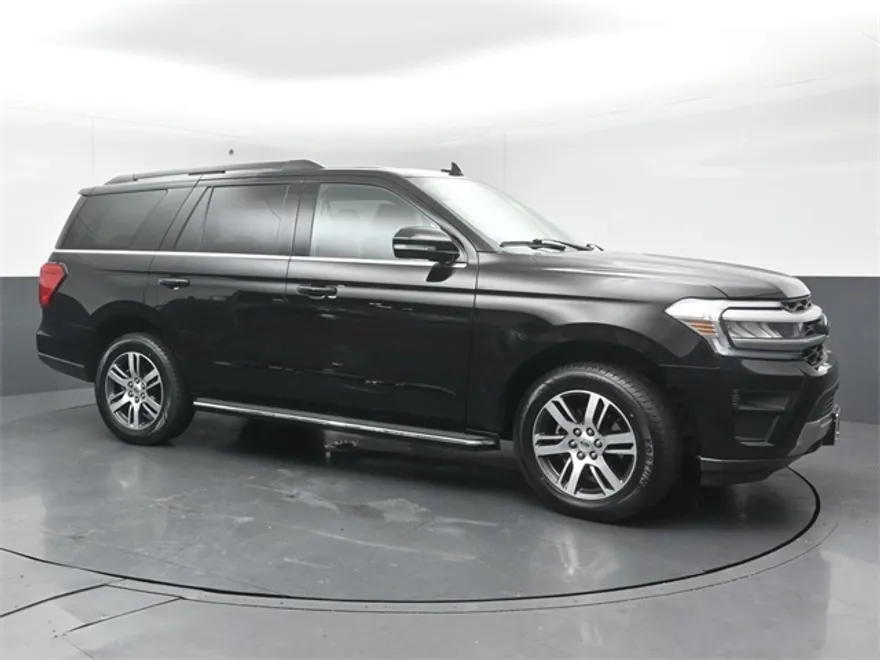 2022 Ford Expedition XLT photo 1