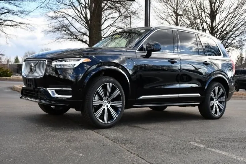 2025 Volvo XC90 T8 photo 1