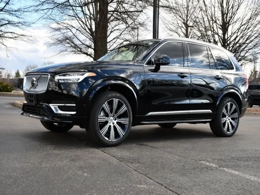 2025 Volvo XC90 T8 photo 1