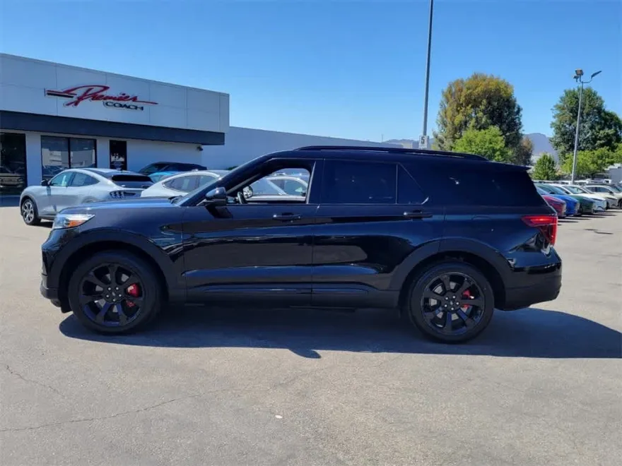 2022 Ford Explorer ST photo 1