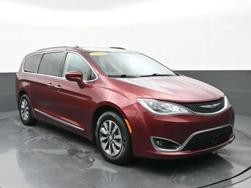 2020 Chrysler Pacifica Touring Plus photo 1