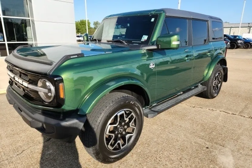 2023 Ford Bronco Outer Banks photo 1