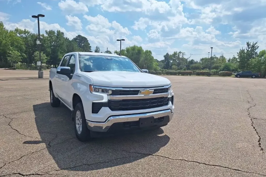 2025 Chevrolet Silverado 1500 LT photo 1