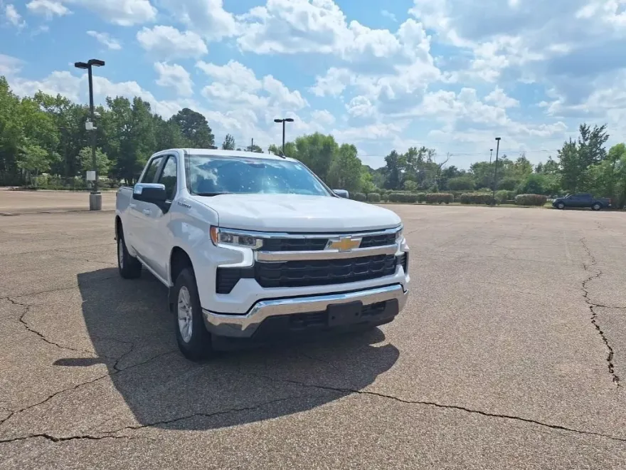2025 Chevrolet Silverado 1500 LT photo 1