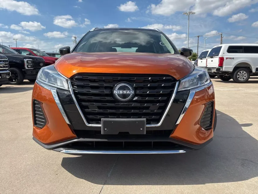 2022 Nissan Kicks SV photo 1