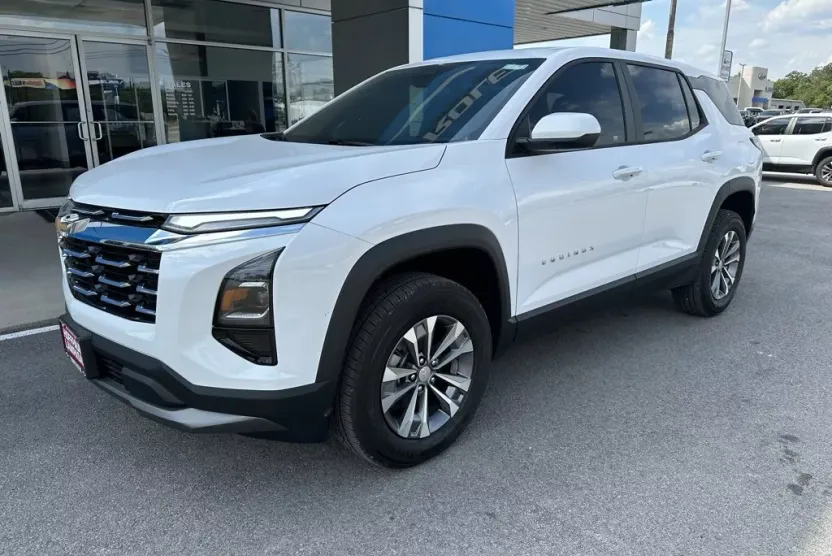 2026 Chevrolet Equinox LT photo 1