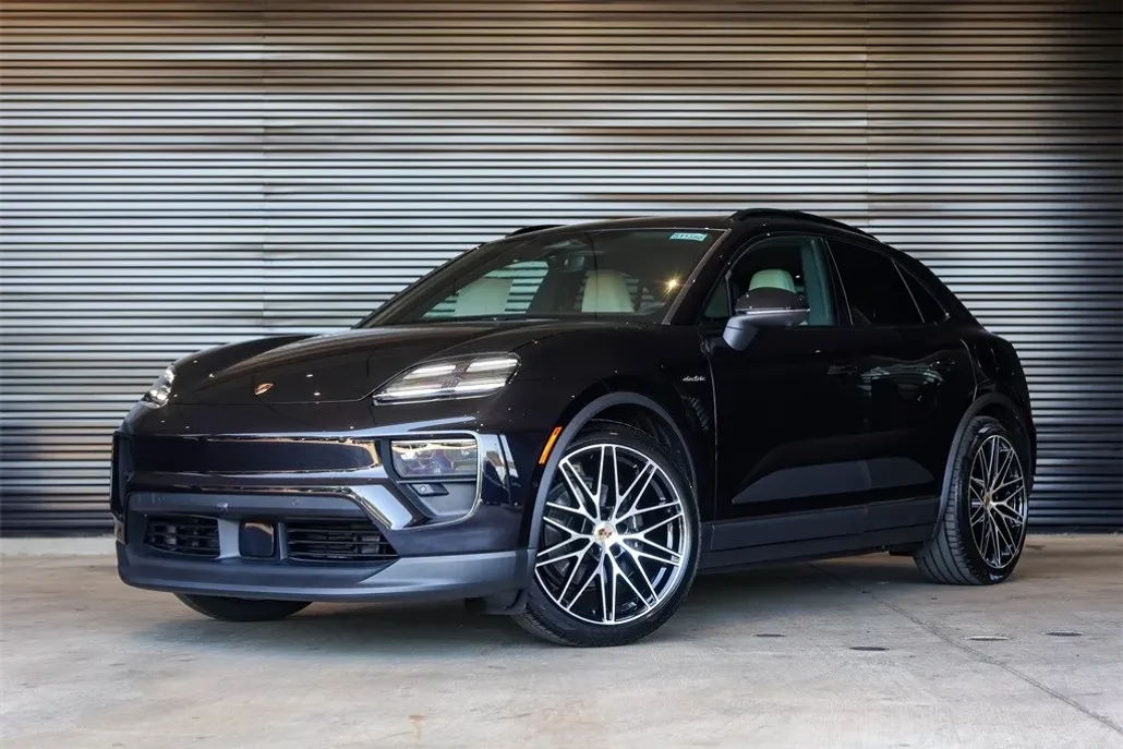 2025 Porsche Macan Electric 4 photo 1