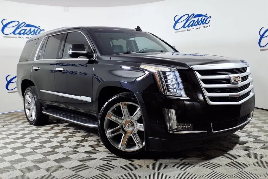 2018 Cadillac Escalade Luxury photo 1