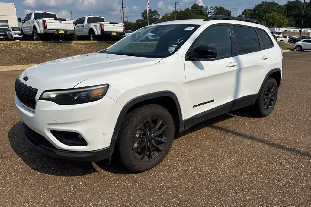 2023 Jeep Cherokee Altitude photo 1