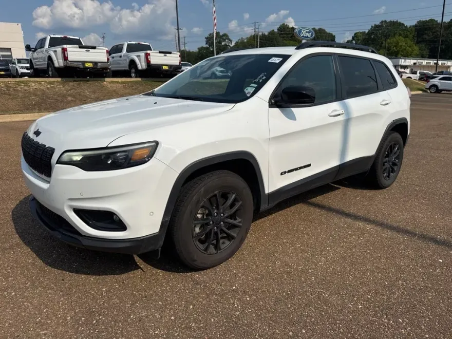 2023 Jeep Cherokee Altitude photo 1