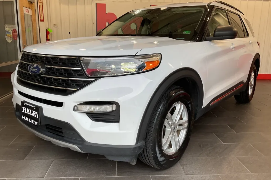 2023 Ford Explorer XLT photo 1