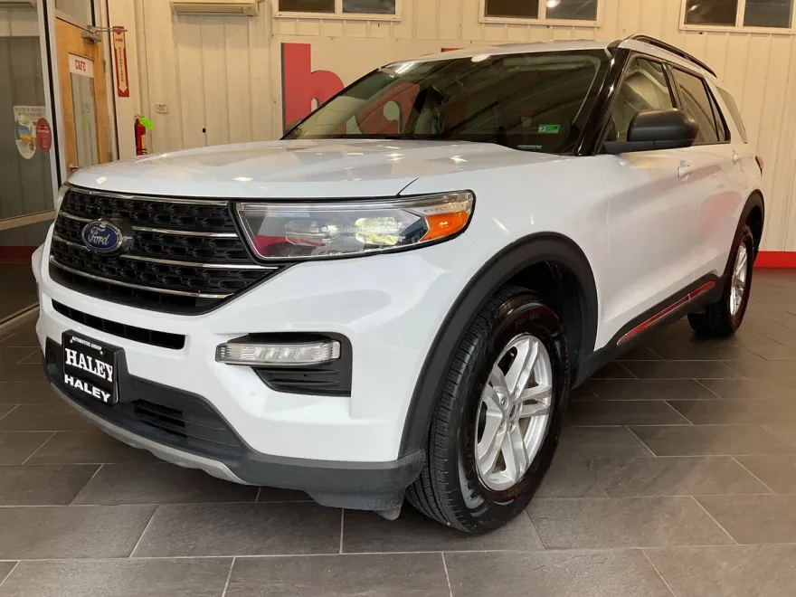 2023 Ford Explorer XLT photo 1
