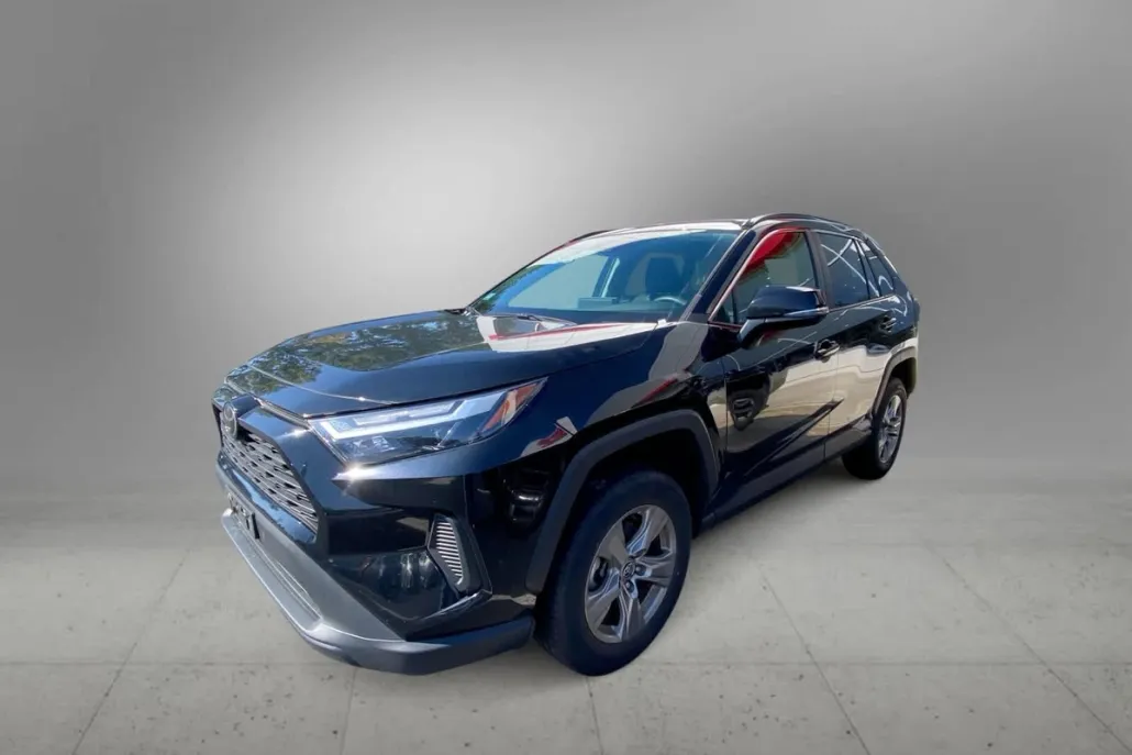 2024 Toyota RAV4 XLE photo 1