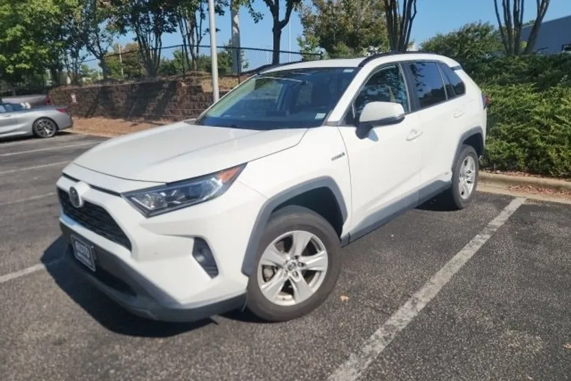 2019 Toyota RAV4 Hybrid XLE photo 1