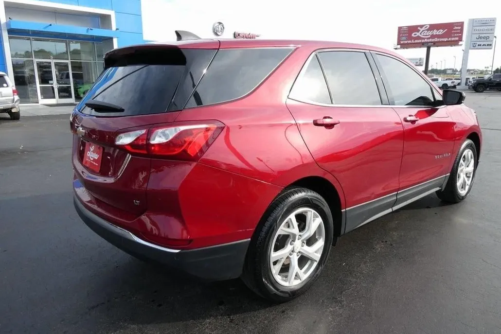 2020 Chevrolet Equinox LT photo 1