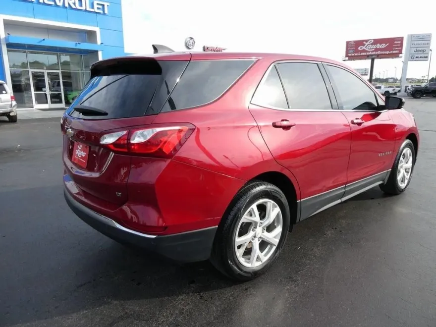 2020 Chevrolet Equinox LT photo 1